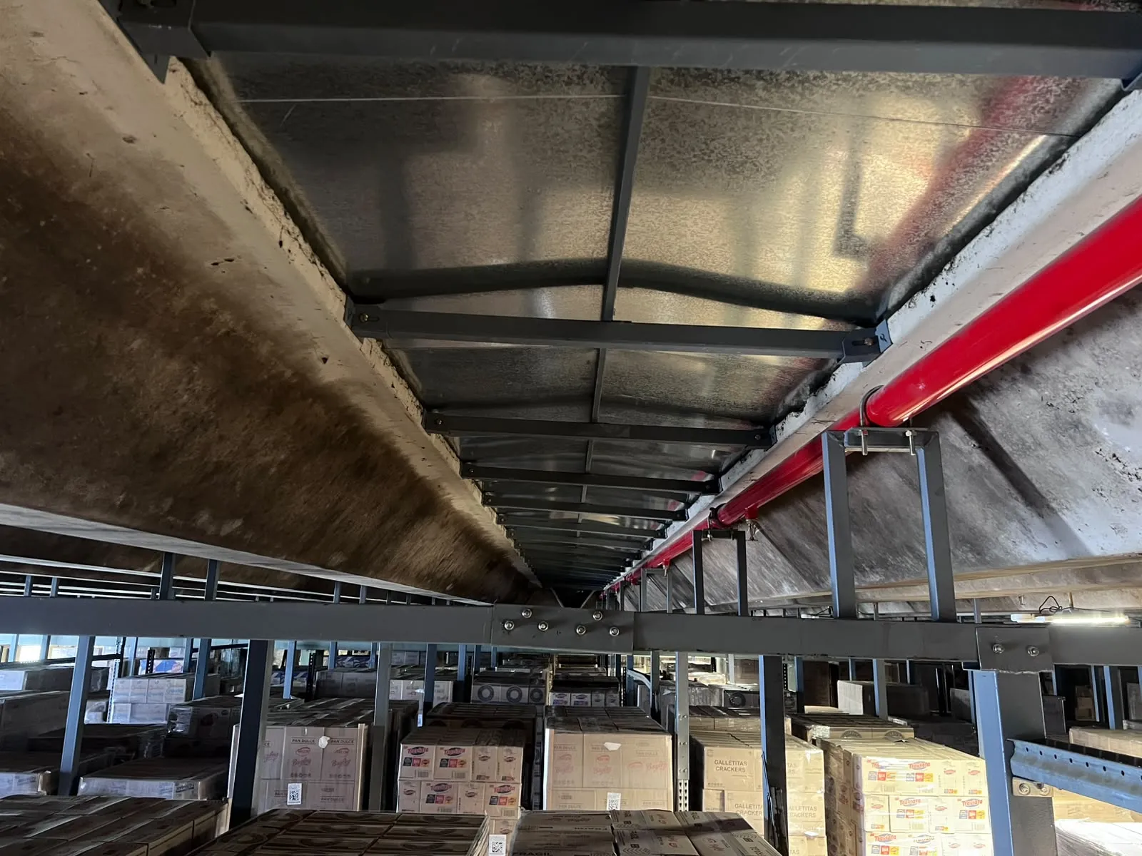 Desmontaje de cubiertas existentes en luceras, Arcor Pacheco — MCM3 SRL (foto 2)