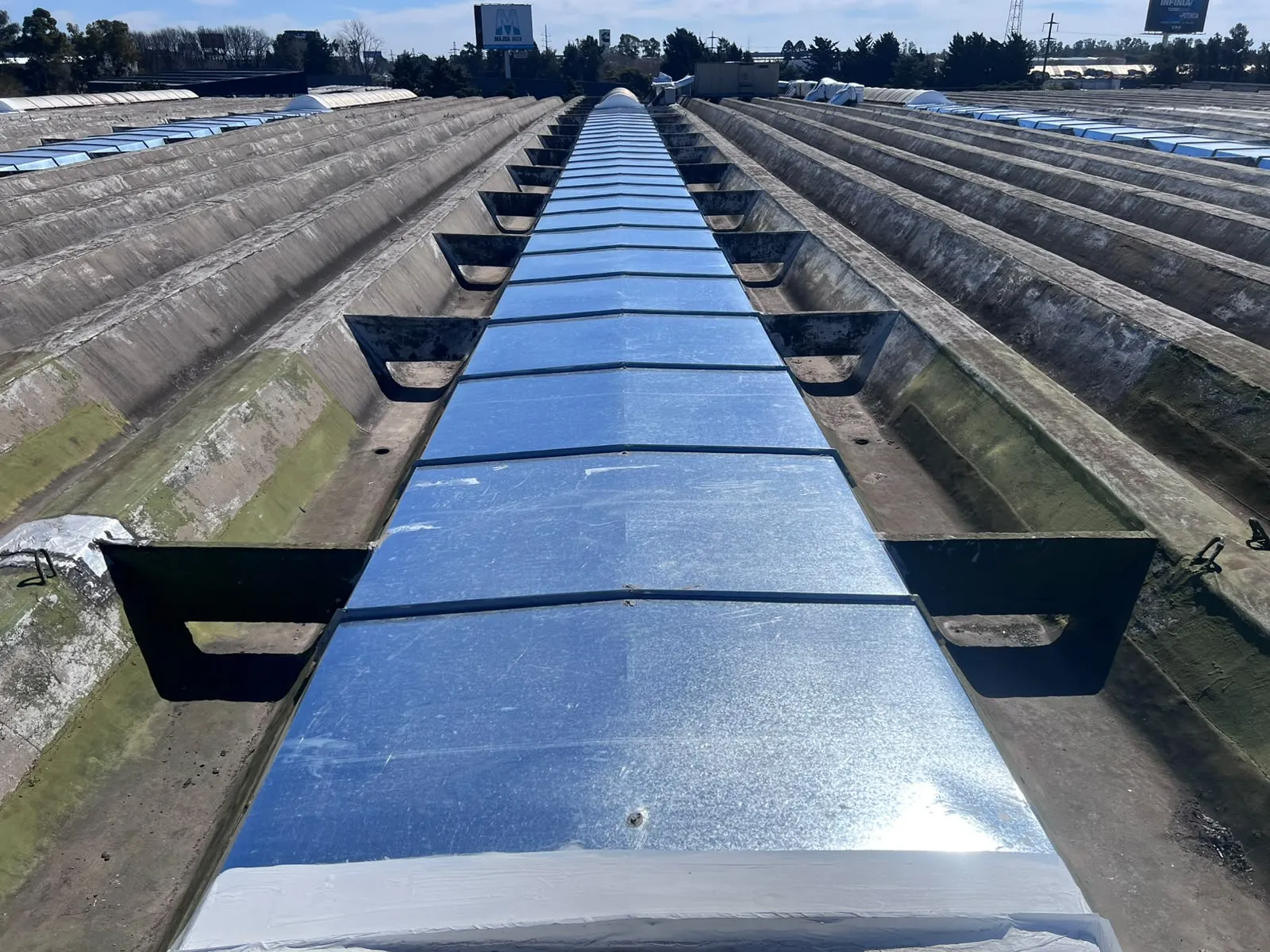 Sellado e impermeabilización de luceras, Arcor Pacheco — MCM3 SRL (foto 4)